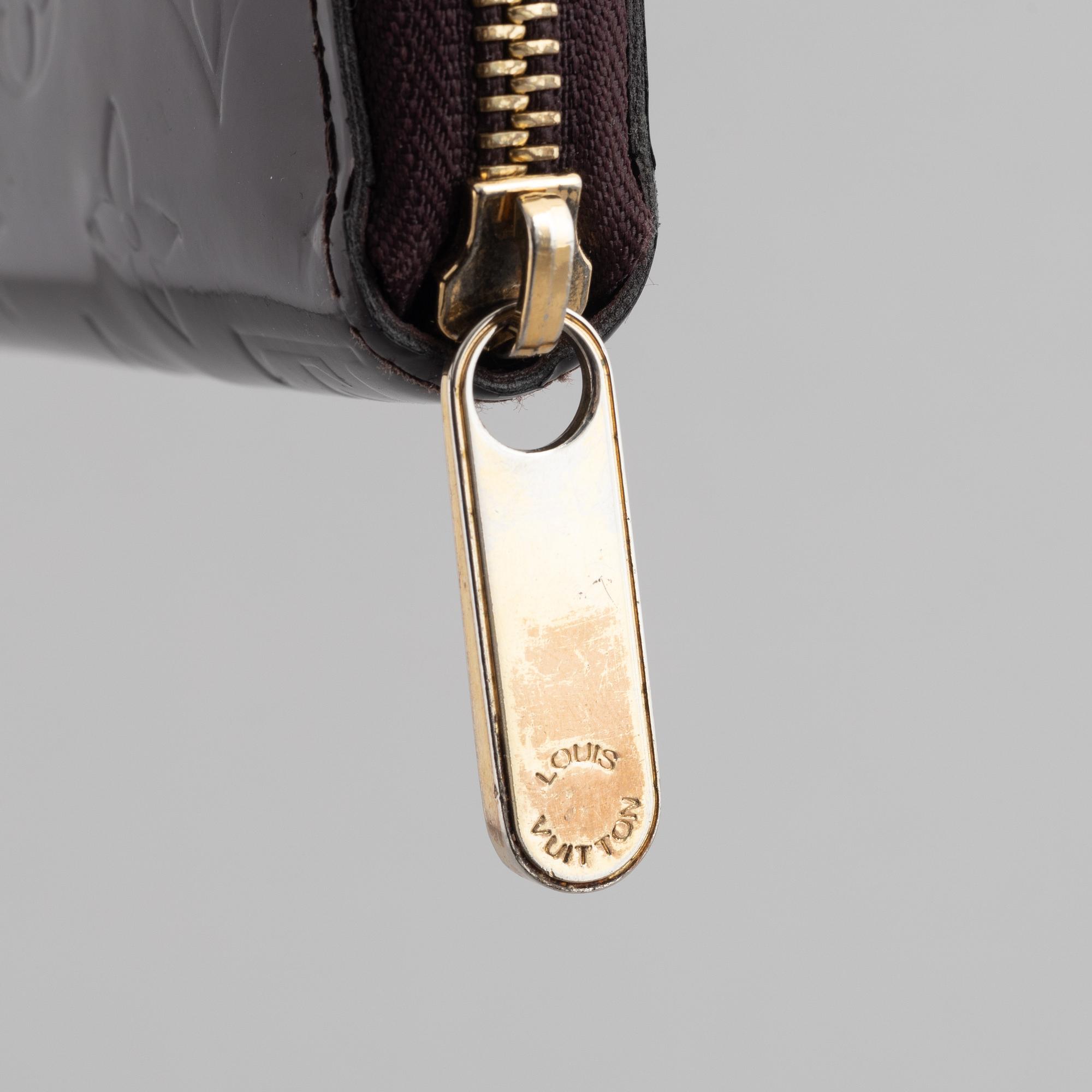 Louis Vuitton, wallet, "Zippy", 2007.
