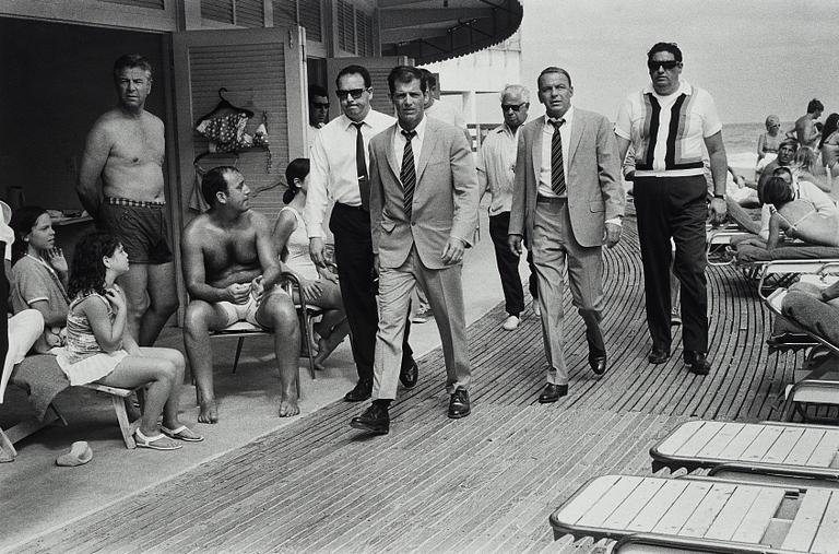 Terry O'Neill, "Frank Sinatra, Miami Beach, 1968".