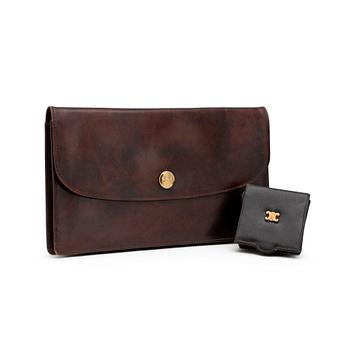 732. CÉLINE, a brown leather clutch bag and purse.