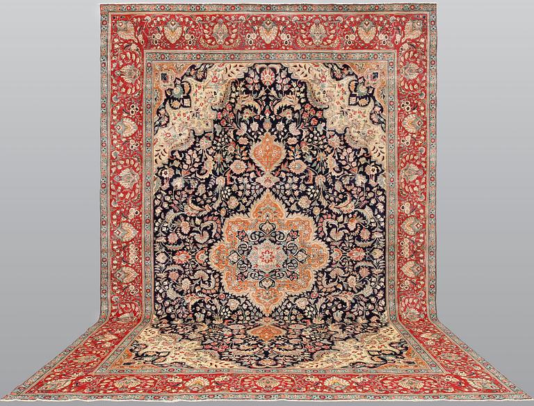 A Tabriz carpet, ca 480 x 320 cm.