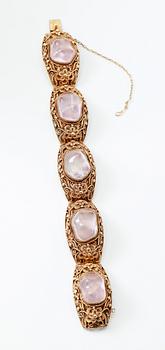 ARMBAND, förgyllt silver och rosatonade stenar, 1900-talets första hälft.