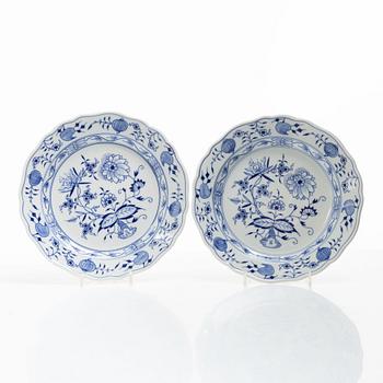 Meissen, Dinner service components, 9 pcs, “Onion Pattern”, Germany, 20th century.