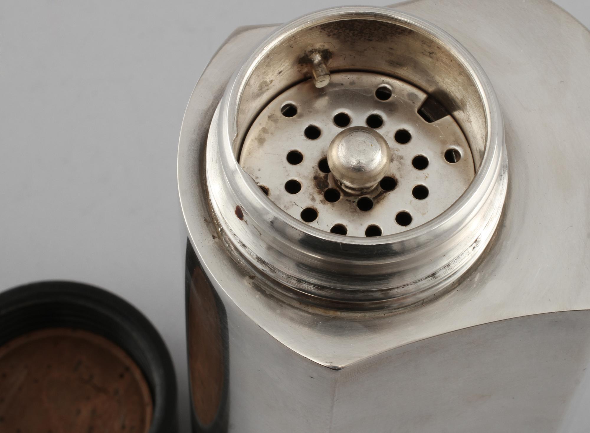 SHAKER, nysilver, Folke Ahrström, GAB, Stockholm, 1900-talets första hälft.