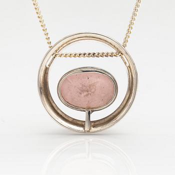 A silver necklace with a rose quartz. Martti Viikinniemi, Heinola 1960's.