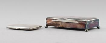 CIGARETTSKRIN SAMT ETUI, silver, GAB och Gustaf Möllenborg, 1931 samt 1918. Totalvikt med skrinets inredning ca 305 g.