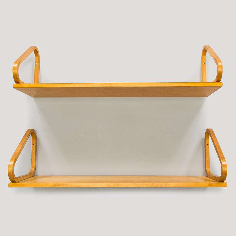 Alvar Aalto, vägghyllor, 2 st, modell 112A för O.Y. Huonekalu- ja Rakennustyötehdas A.B. 1900-talets mitt.
