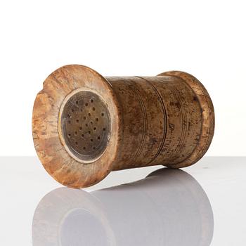 A birch sand caster, 18th/19th century.