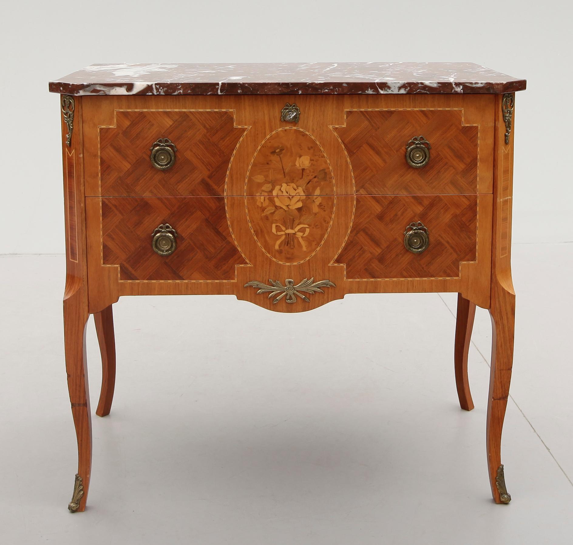 BYRÅ, gustaviansk stil, 1900-talets andra hälft.