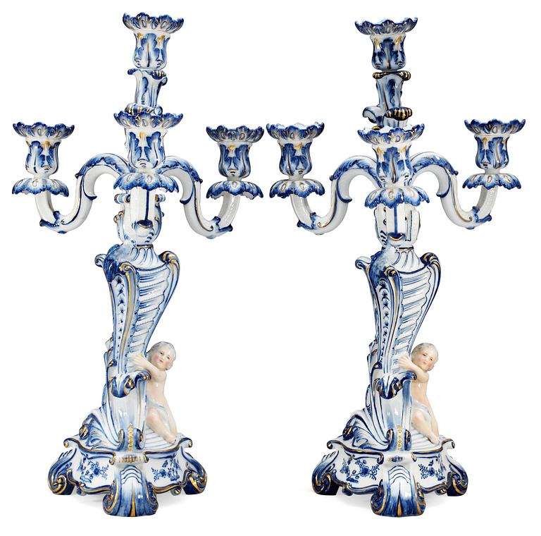 KANDELABRAR, ett par, porslin. Royal Copenhagen, omkring 1900.