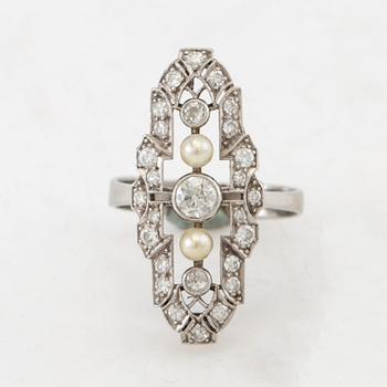 Ring, 18K vitguld, med briljanter & pärlor, 1968.