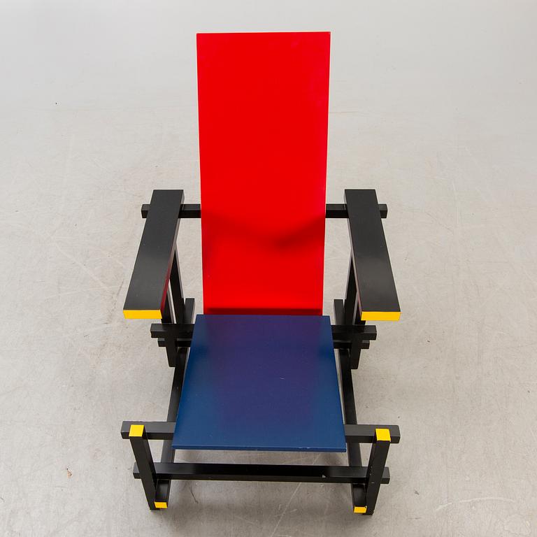 Gerrit Rietveld, efter  karmstol "Red/blue chair" Cassina numrerad 1688.