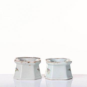 A pair of famille rose armorial salts, Qing dynasty, Qianlong (1736-95).