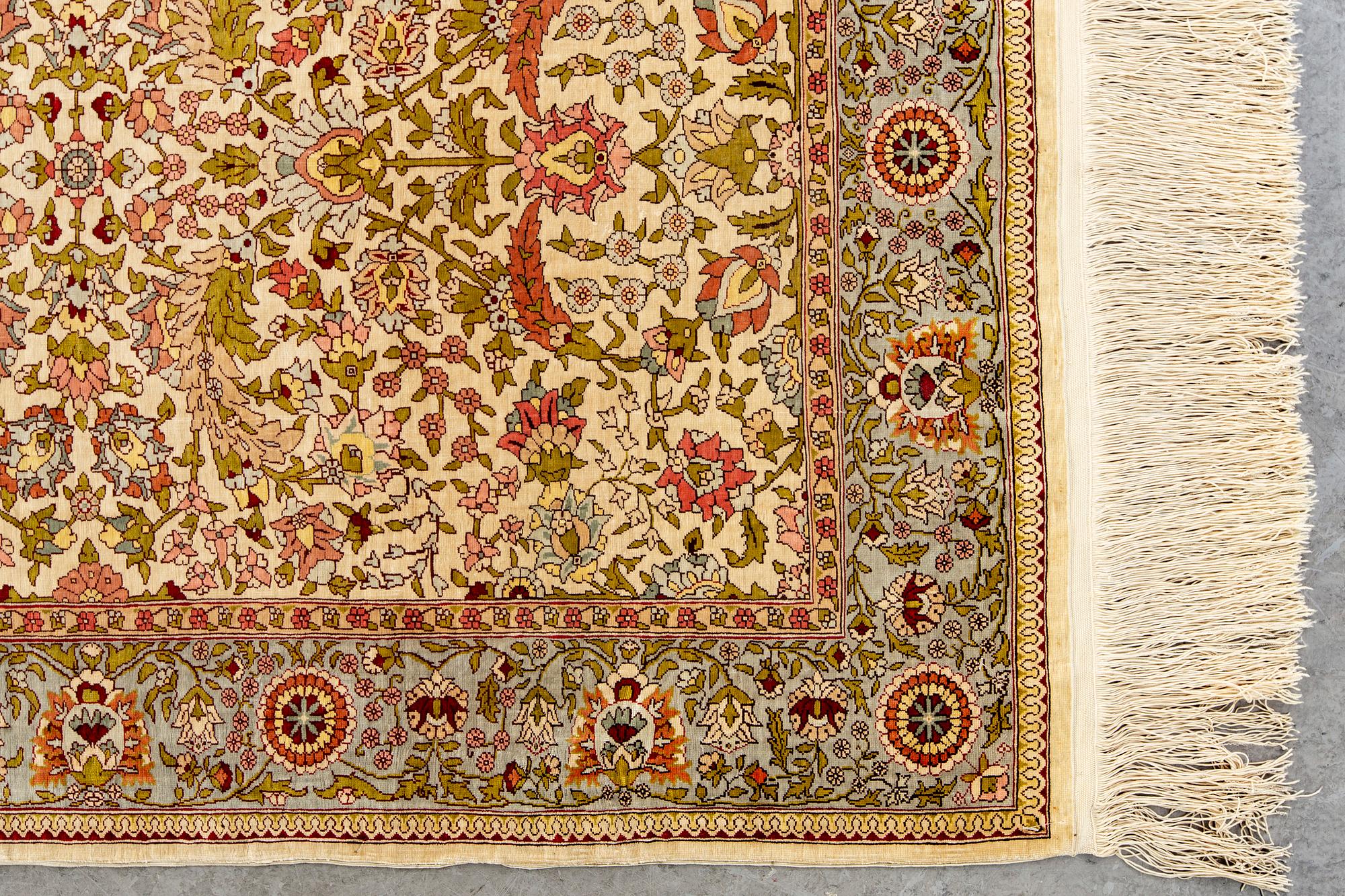 A silk Hereke rug. 120x80 cm.