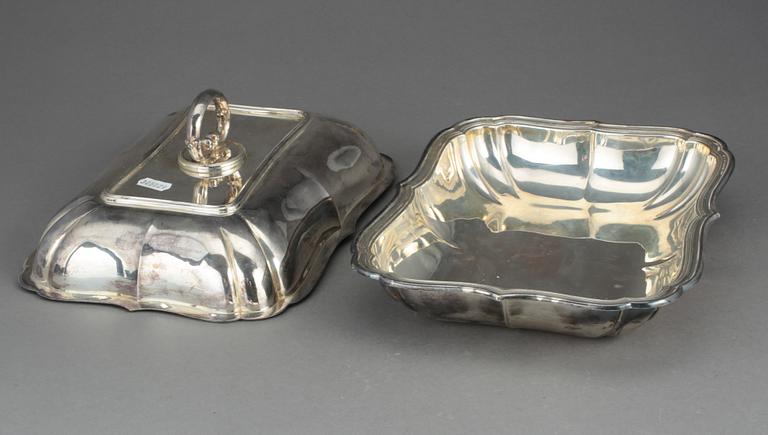 KAROTT MED LOCK, silver, Tyskland, tidigt 1900-tal. 1174 gram.