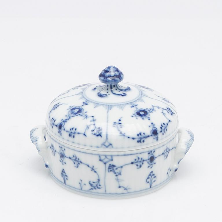 Royal Copenhagen, Service pieces, 20 pieces, porcelain, "Musselmalet helblond and halvblond", Denmark.