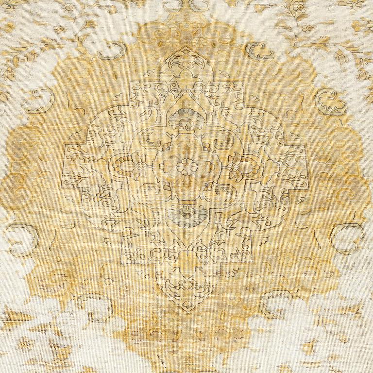 MATTA, orientalisk, ca 366 x 281 cm.