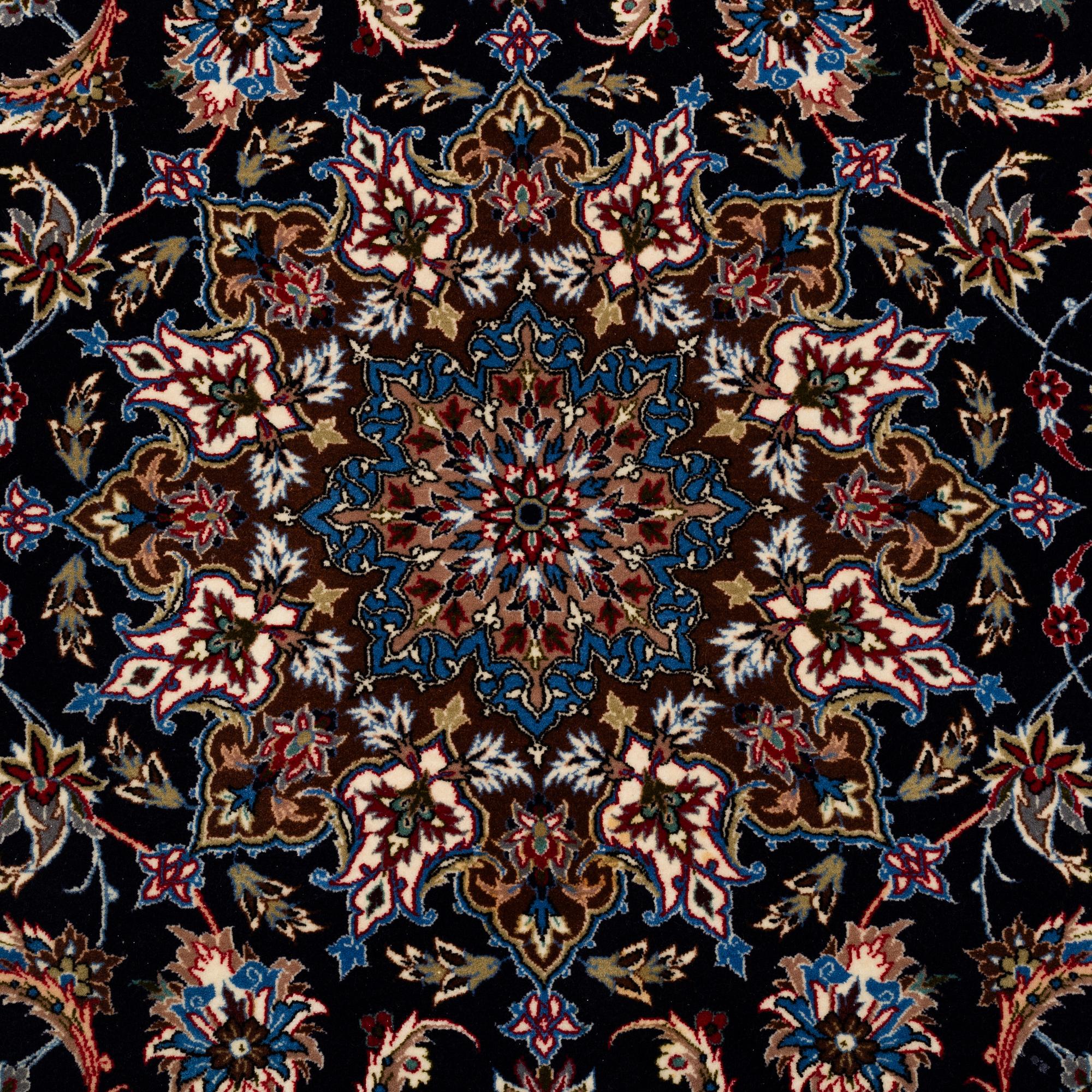 A CARPET, Old Esfahan, part silk, ca 306,5 x 201 cm.