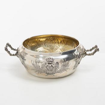 A pair of French silver tureens, circa 1900.
