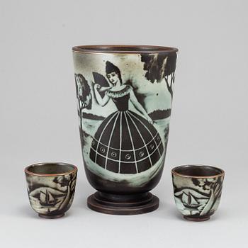 GUNNAR NYLUND, a "Flambé" stoneware vase and two cups, Rörstrand, 1930-40's.