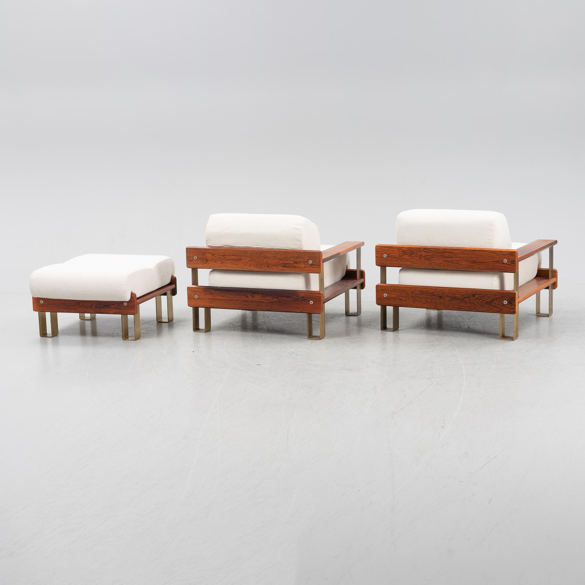 Fåtöljer, ett par, samt fotpall, 1970-tal.