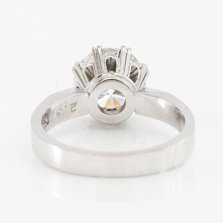 Ring solitär 18K vitguld med en rund briljantslipad diamant, Lennart Alvebris Uppsala 1989.