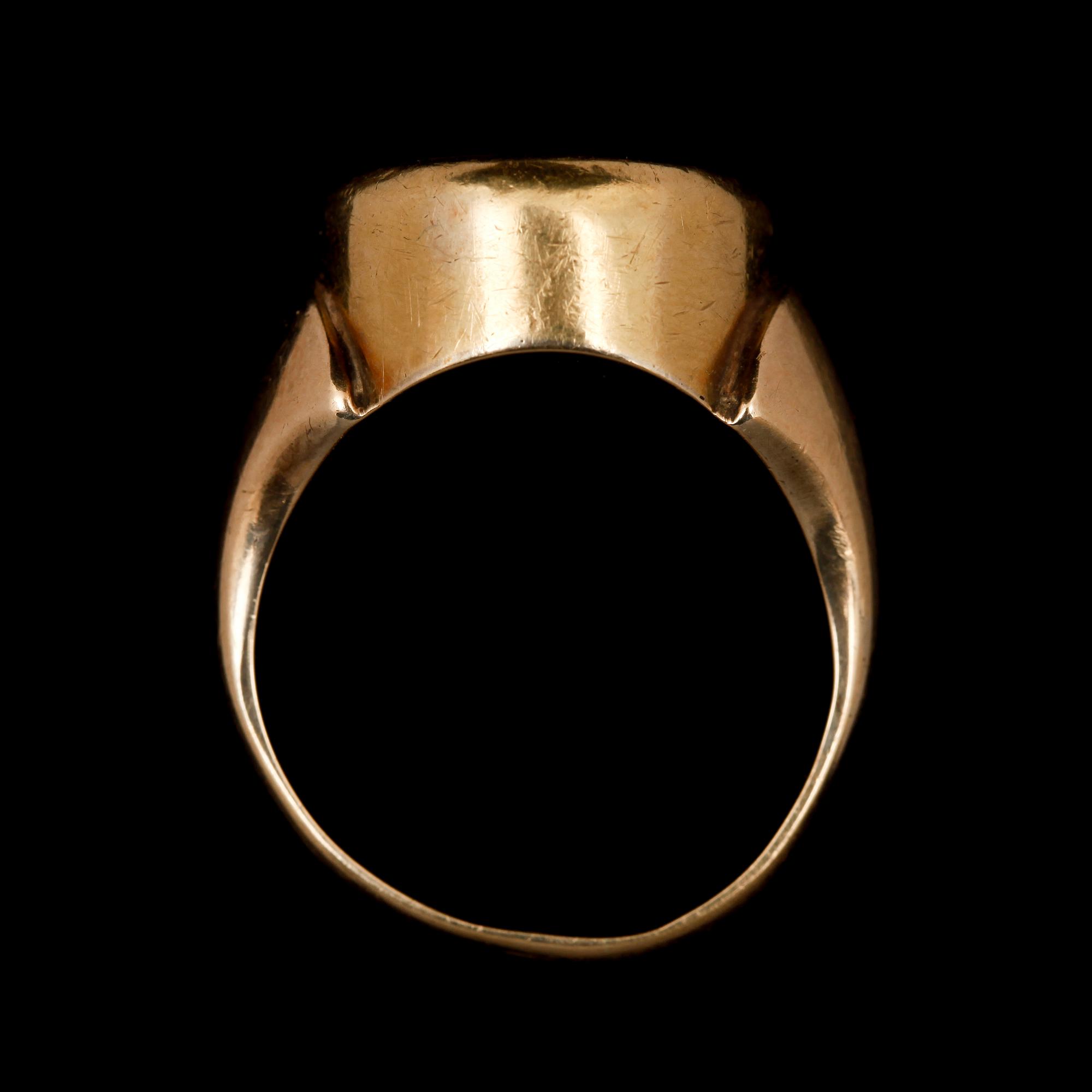 RING, 14k guld med karneol. Vikt 14,7.