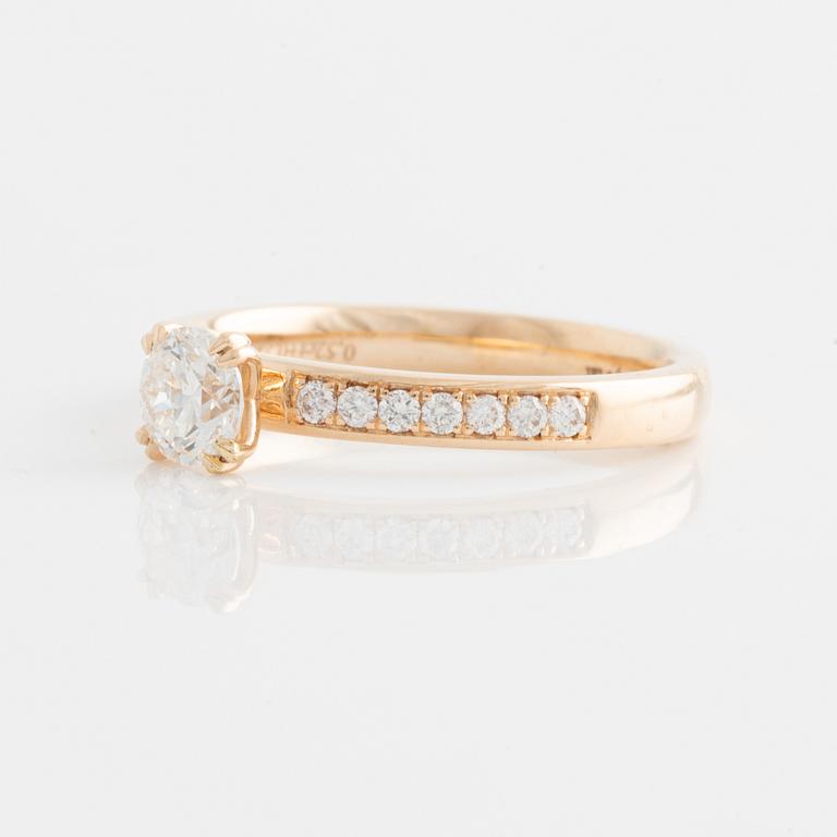 Ring with brilliant-cut diamond.