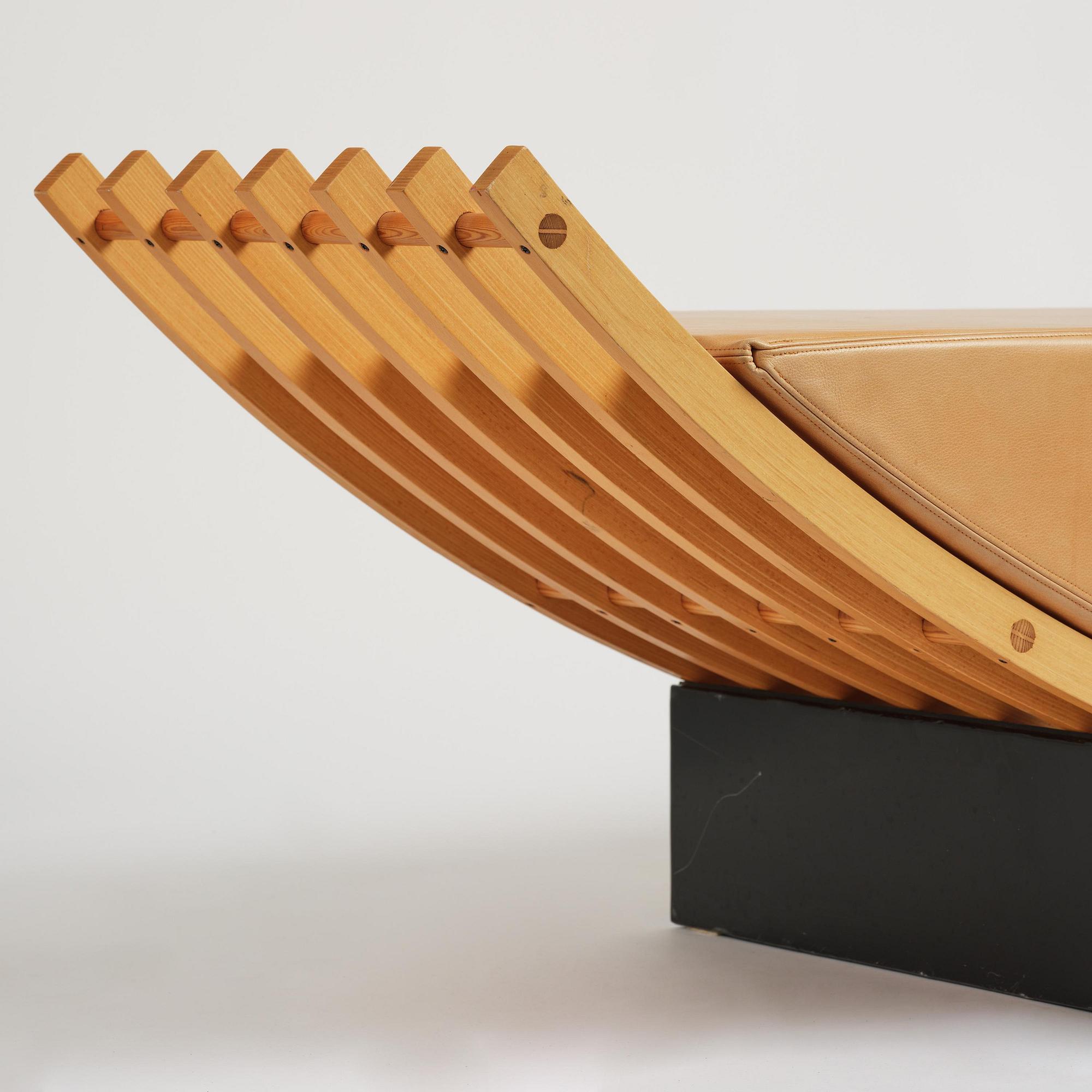 Jonas Bohlin, a "Concave" daybed, Källemo, Värnamo, post 1983.