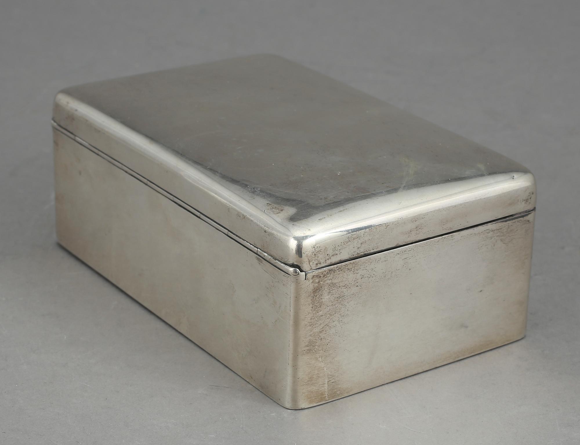 CIGARRASK, silver, importstämplat, Gustaf Möllenborg, Stockholm, 1919. Vikt 448 g.