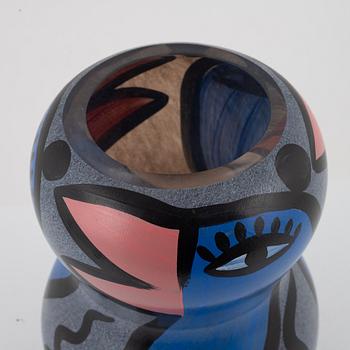 Ulrica Hydman-Vallien, a glass vase, Kosta Boda.