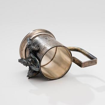 TEGLASHÅLLARE, silver och emalj, St.Petersburg 1895, Timothy Hesketh.