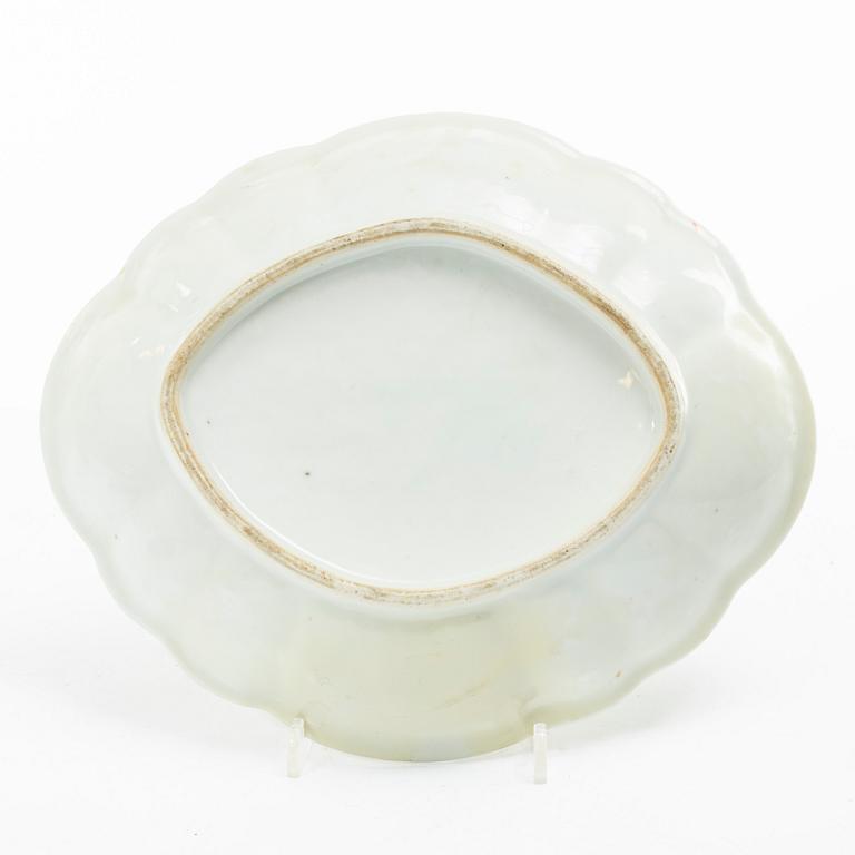 Fat, tre stycken, porslin. Qingdynastin, Kanton, 1800-tal.