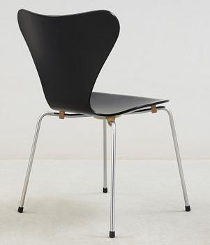 STOL, "Sjuan", Arne Jacobsen, Fritz Hansen, formgiven 1955.
