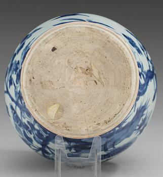 A blue and white Transitional jar, 17th Century.