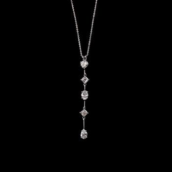 536. A PENDANT, heart-, princess-, oval- and drop cut diamonds c. 2.84 ct. H-G/vs. 18K white gold. Weight 5,5 g.