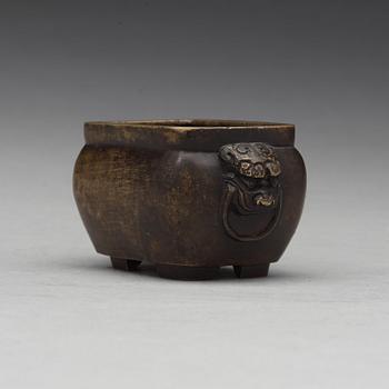 A bronze censer, late Qing dynasty, circa 1900.