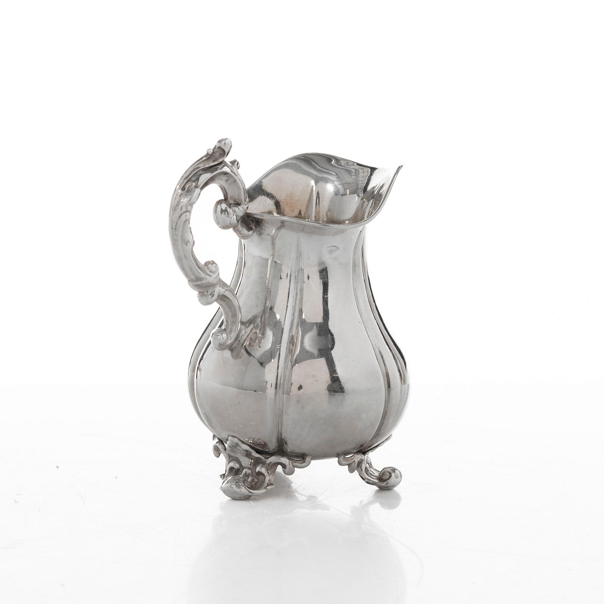 Christian Hammer, gräddkanna, silver, Stockholm 1857. Nyrokoko.