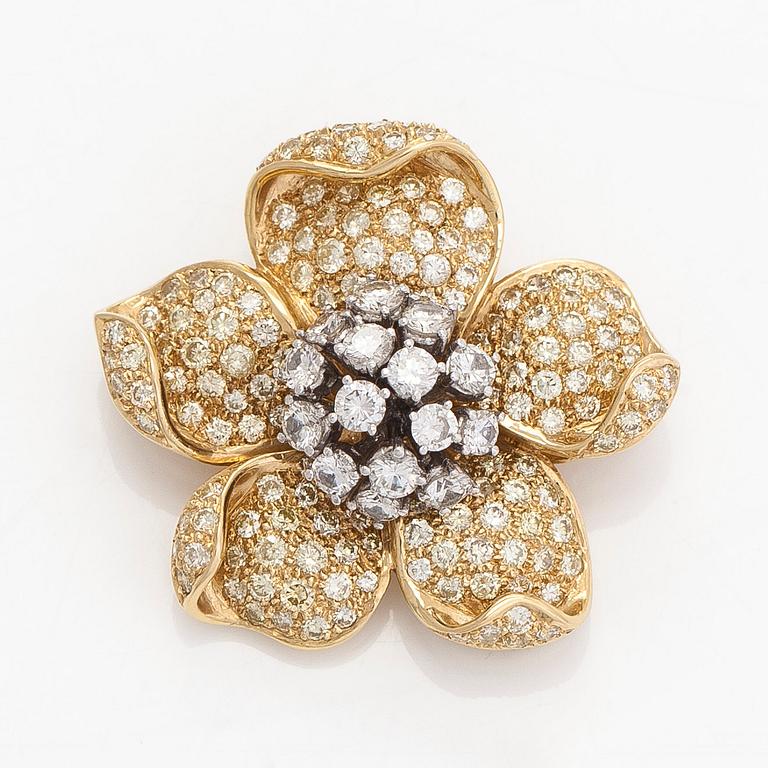 An 18K gold brooch/pendant with  brilliant-cut diamonds. Finnish import marks 1982.