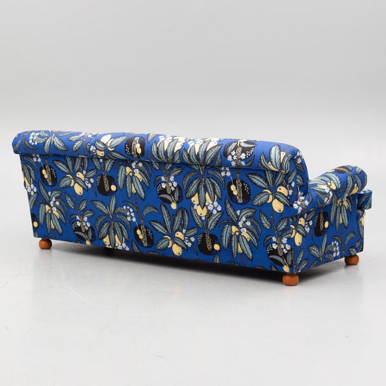 Josef Frank, a model 703 sofa, Firma Svenskt Tenn.