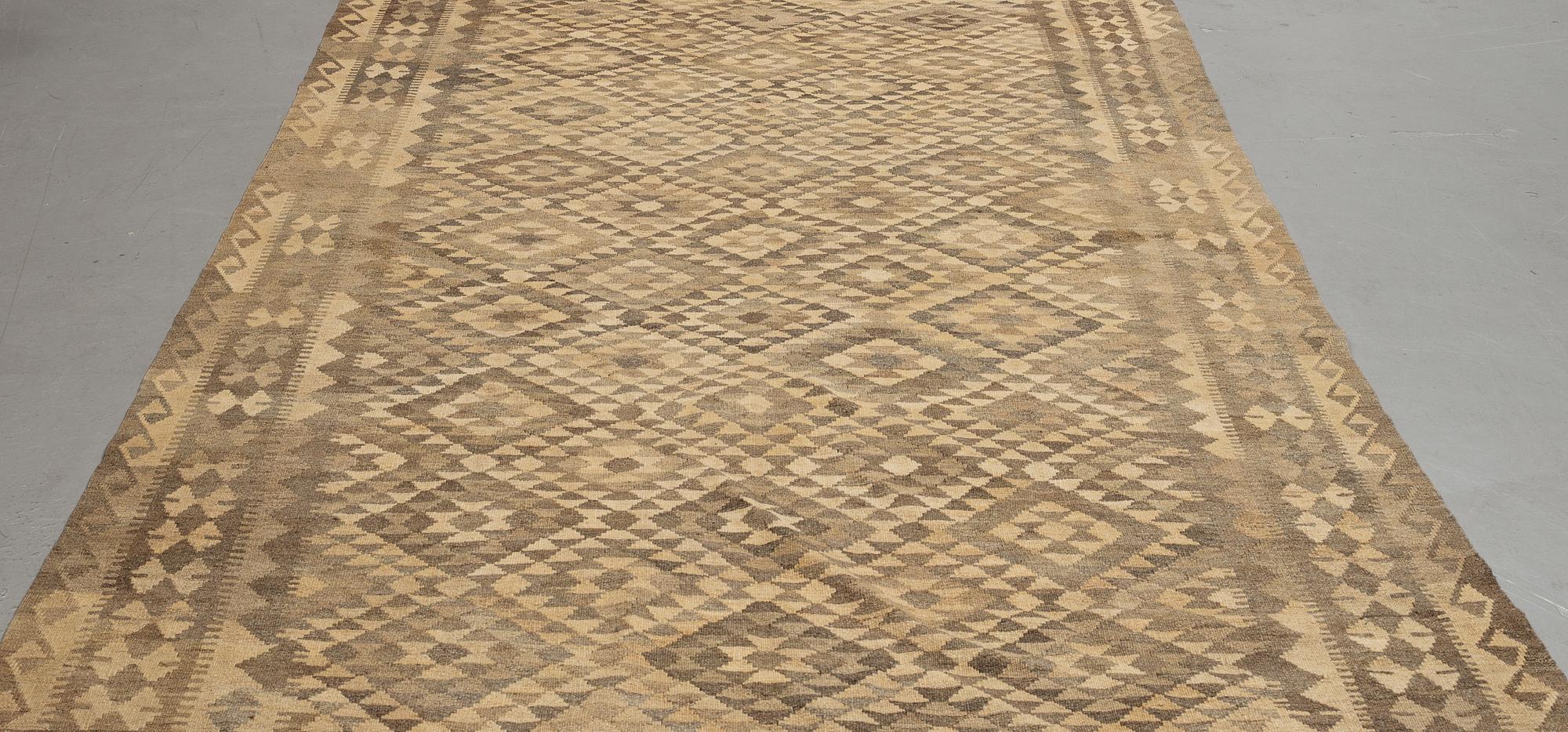 MATTA, kelim, ca 300 x 190 cm.