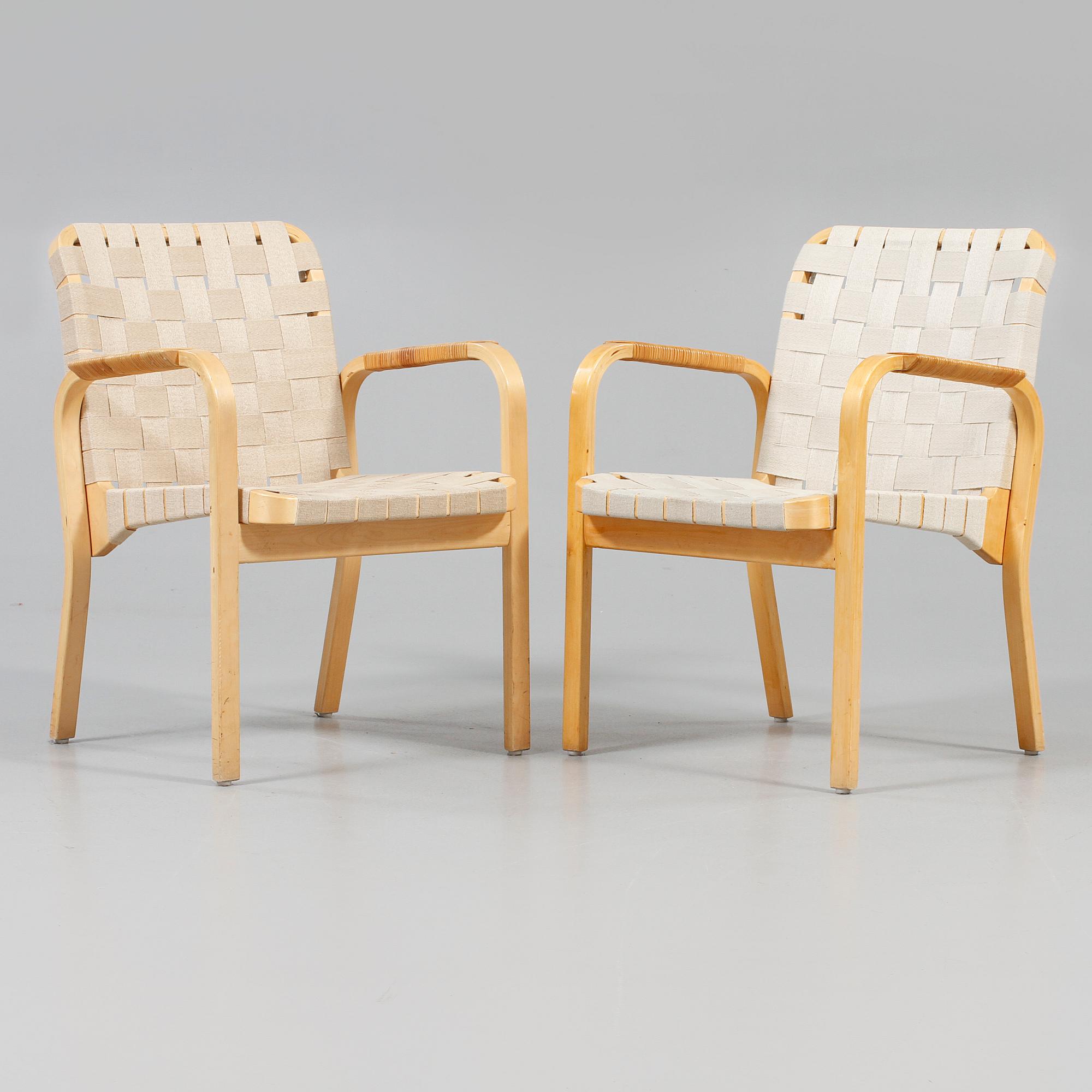 KARMSTOLAR, ett par, modell 45, Alvar Aalto, Artek, modellen formgiven 1947.