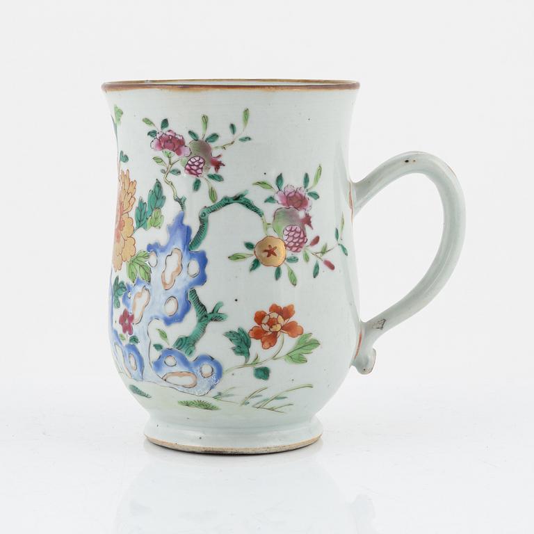 A Famille rose porcelain mug, China, Qianlong (1736-95).