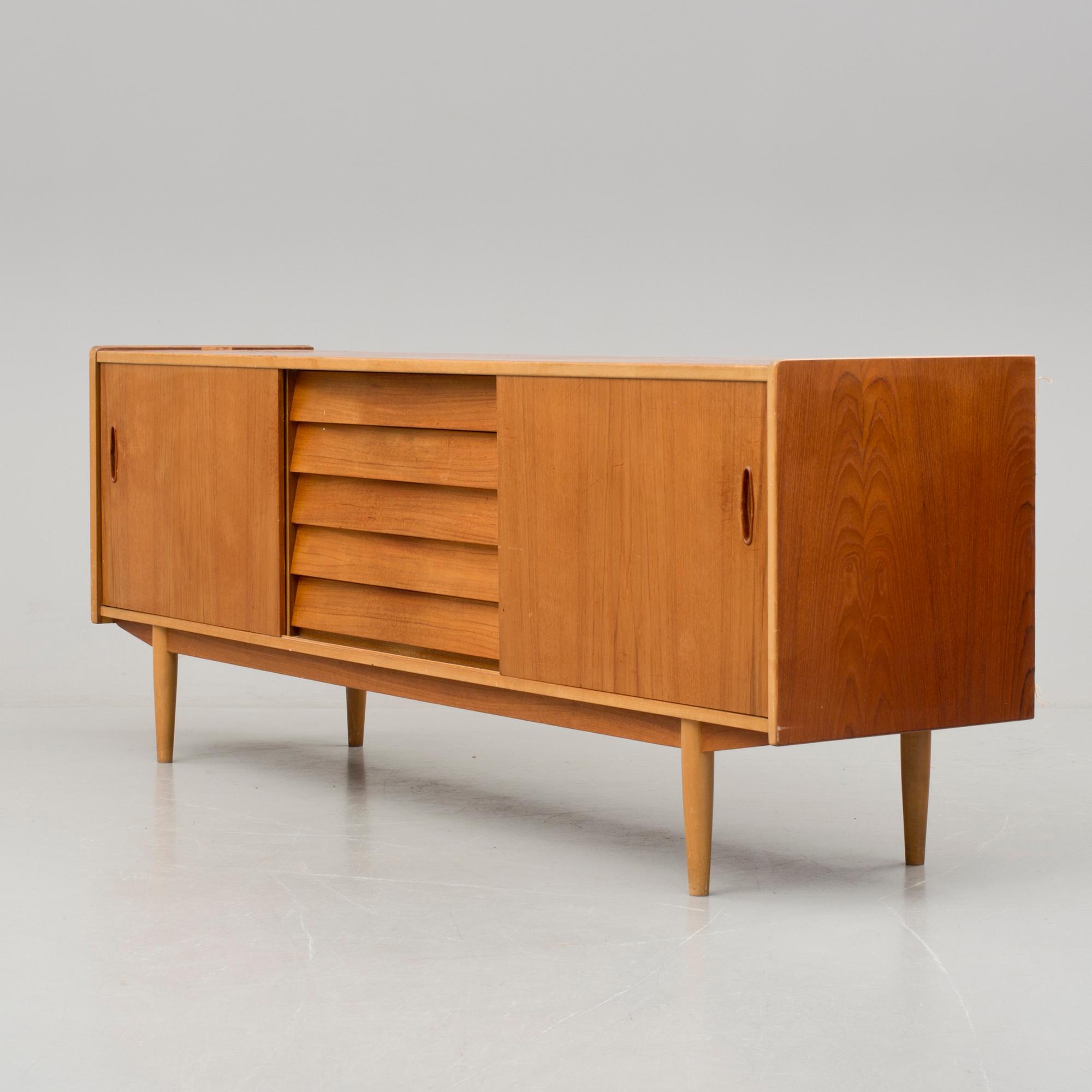 SIDEBOARD, "Trio", Nils Jonsson, Troeds, 1900-talets andra hälft.