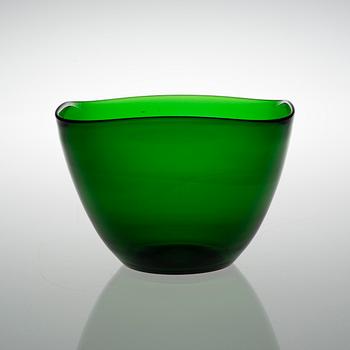 GUNNEL NYMAN, A BOWL. Riihimäen Lasi Oy, 1930s.