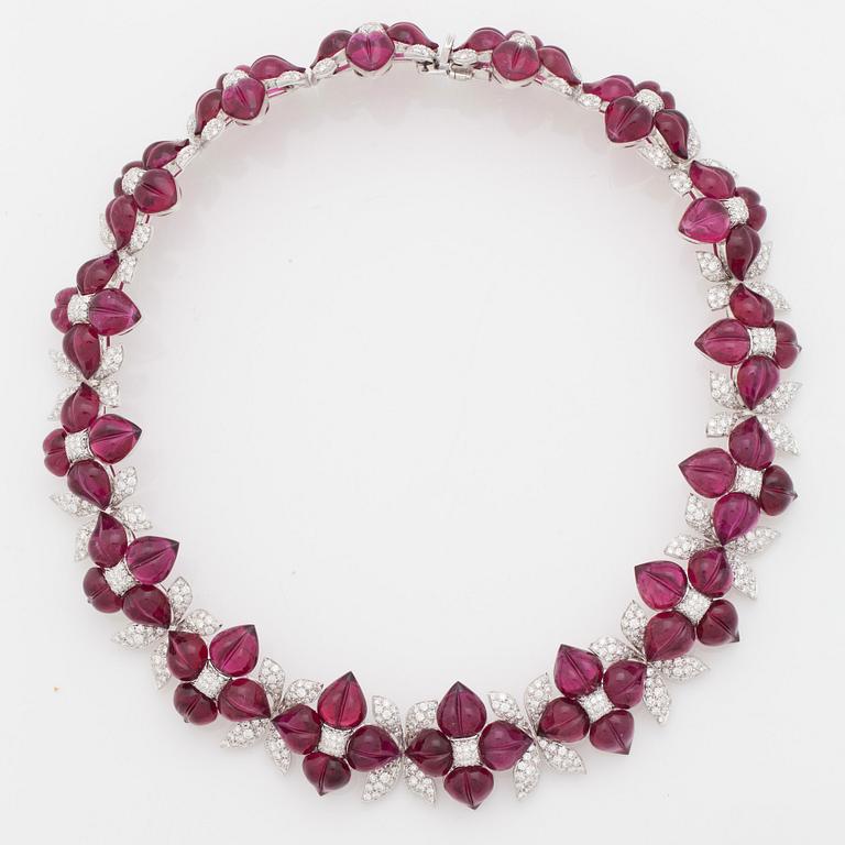 A carved pink tourmaline and diamond collar with floral motifs. Total carat weight of diamonds circa 16.00 cts.