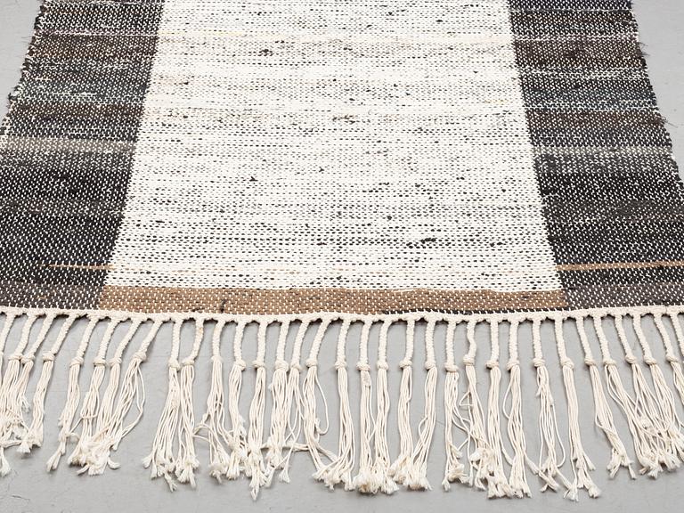 Björn Lundberg, gallerimatta, "Natt och Dag/Dag och Natt", trasmatta, ca 388,5-398 x 128-129 cm.