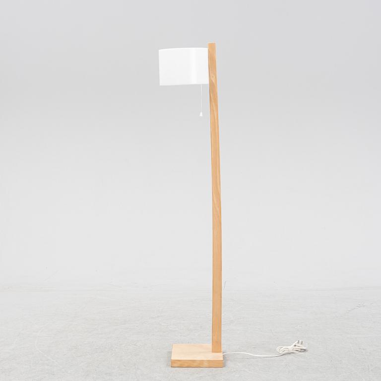Uno & Östen Kristiansson, a beech and plastic floor light, Luxus, Vittsjö.