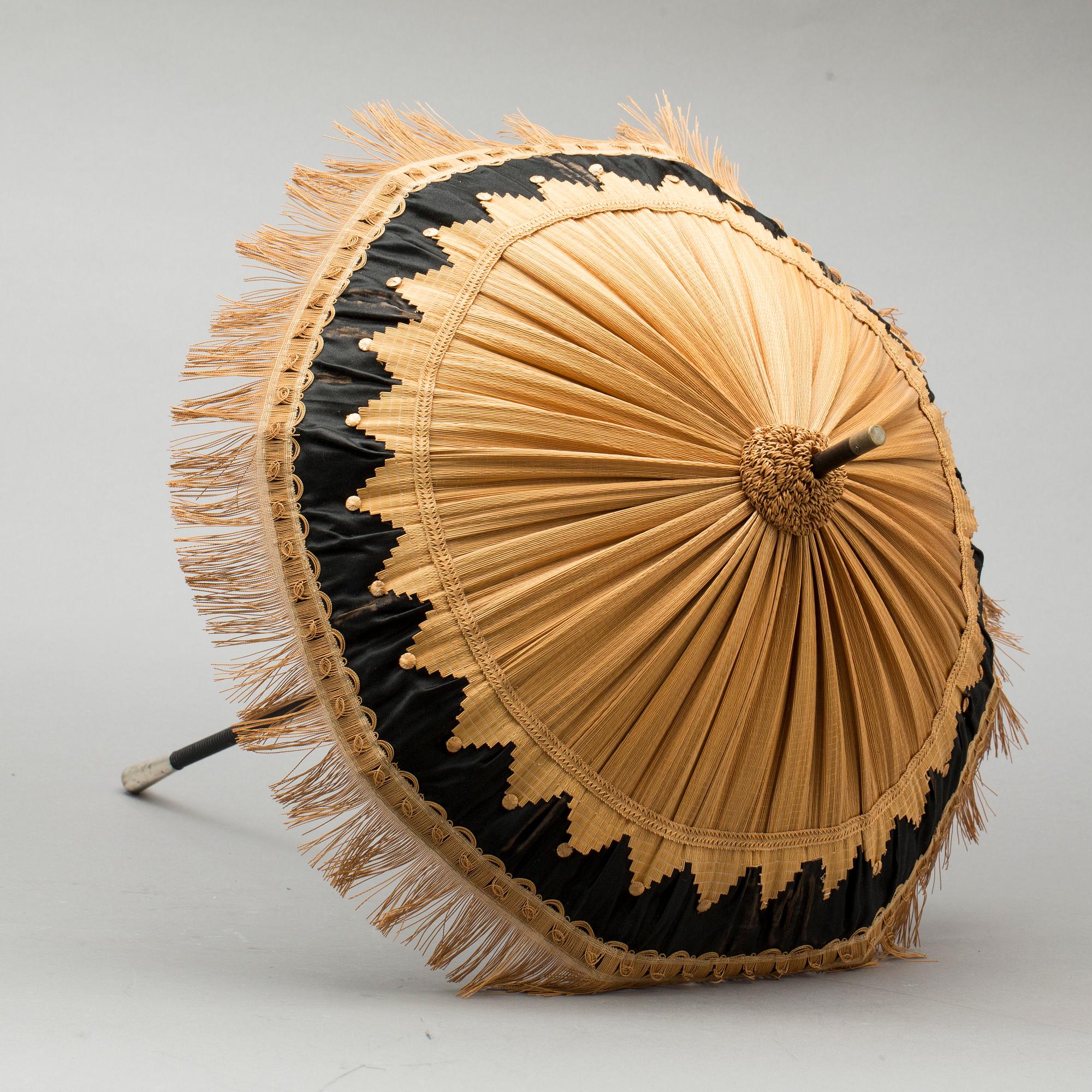 KÄPPAR, PARASOLL samt RIDSPÖN, 6 st, silverskodda, 1900-talets första hälft.