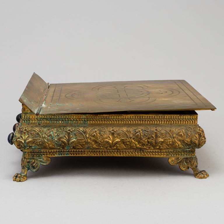 BOKSTÄLL, mässing, 1800-talets andra hälft.
