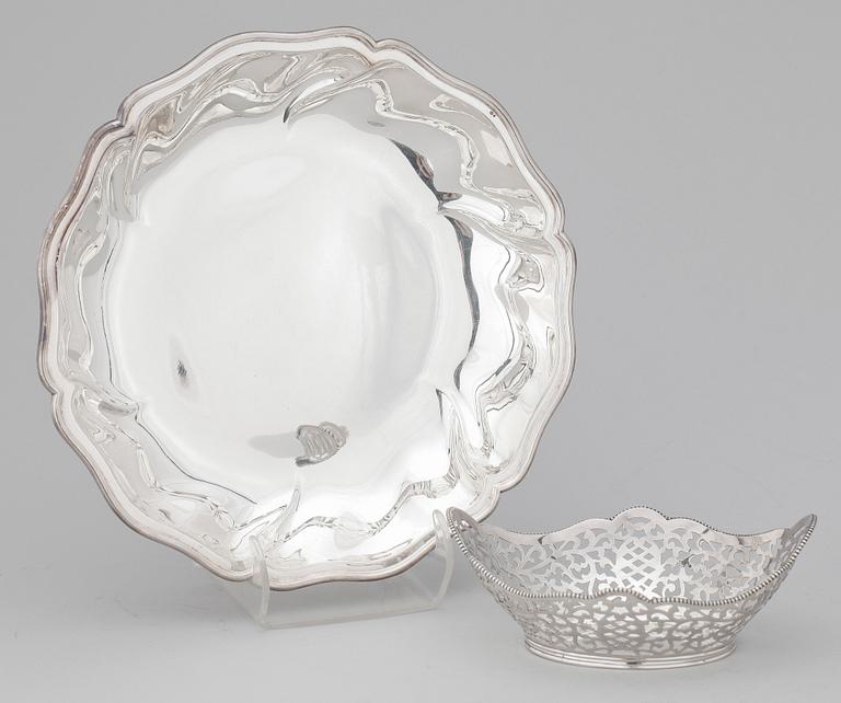SKÅLFAT SAMT SKÅL, silver, bla svenska importstämplar, 1900-talets första hälft/mitt. Totalvikt ca 640 gram.